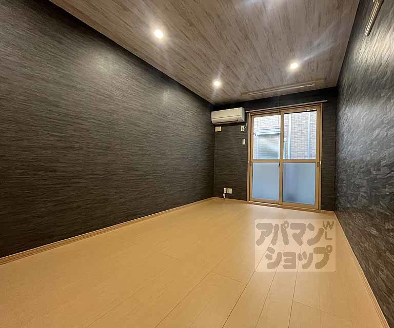 エミネンス西京極の居間写真