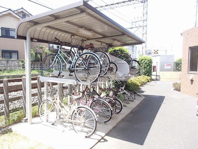 その他共有部分　屋根付き駐輪場です♪