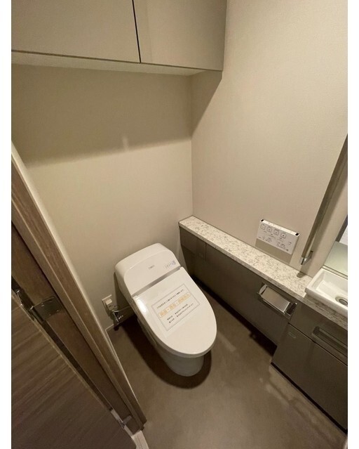 トイレ　落ち着いた色調のトイレです♪