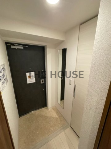 HRフロントリーガル難波WESTの玄関写真