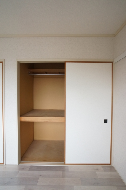 収納　押入れタイプはお荷物が多い方も安心の収納力です☆