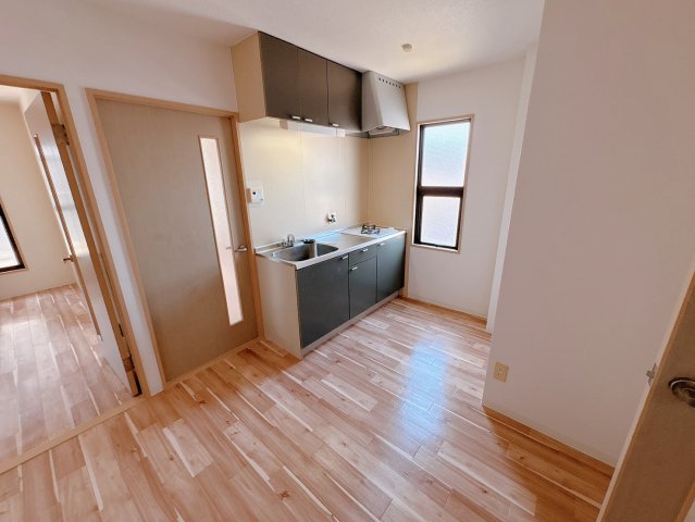 メゾンロイヤルヒロの居間写真