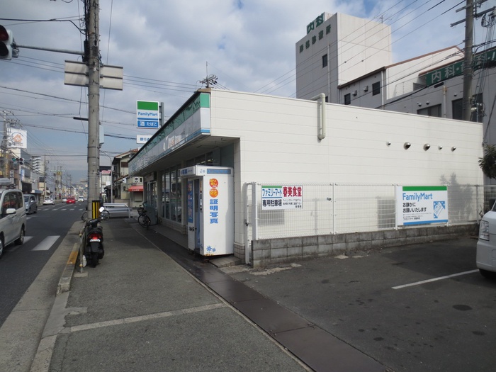 コンビニ　ファミリーマート（コンビニ）まで350m