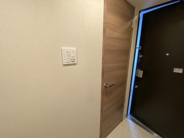 玄関　写真は同タイプ住居です