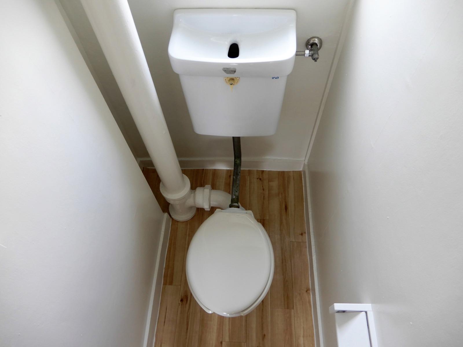 ＪＲ八戸線 久慈駅 徒歩10分 5階建 築51年のトイレ写真