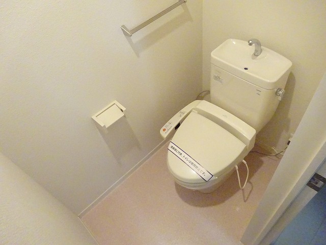 トイレ　温水洗浄便座付き