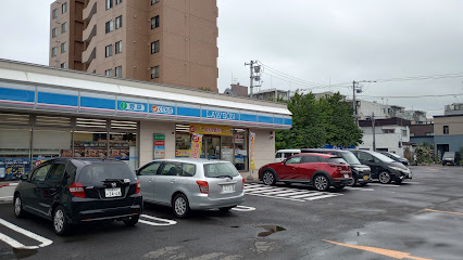 コンビニ　ローソン札幌南11西11丁目店（コンビニ）まで309m