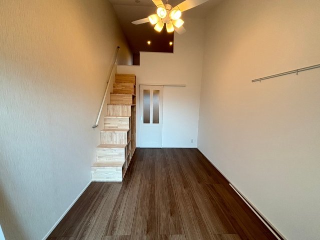 居室・リビング　おしゃれで落ち着いたお部屋です