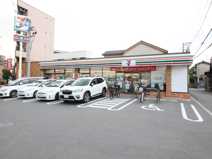 コンビニ　セブンイレブン（コンビニ）まで372m