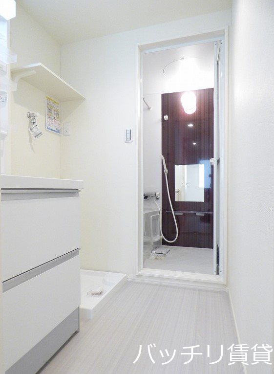 洗面設備　画像は別号室の為、現状優先となります。