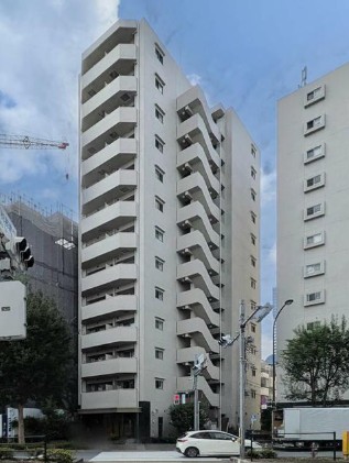 建物外観　鉄筋コンクリート造のがっちりとした建物。