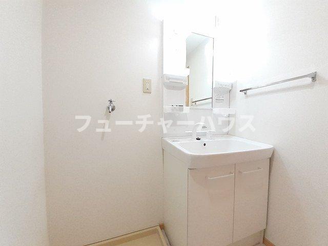 トイレ　落ち着いた色調のトイレです
