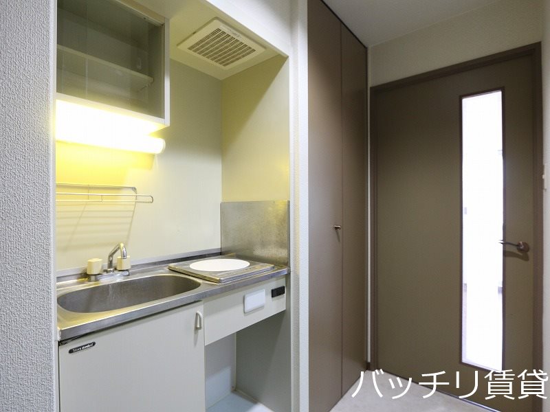 キッチン　画像は別号室の為、現況優先