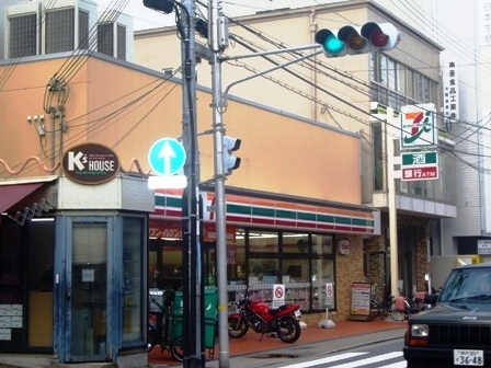 コンビニ　セブンイレブンJR塚口駅前店（コンビニ）まで251m