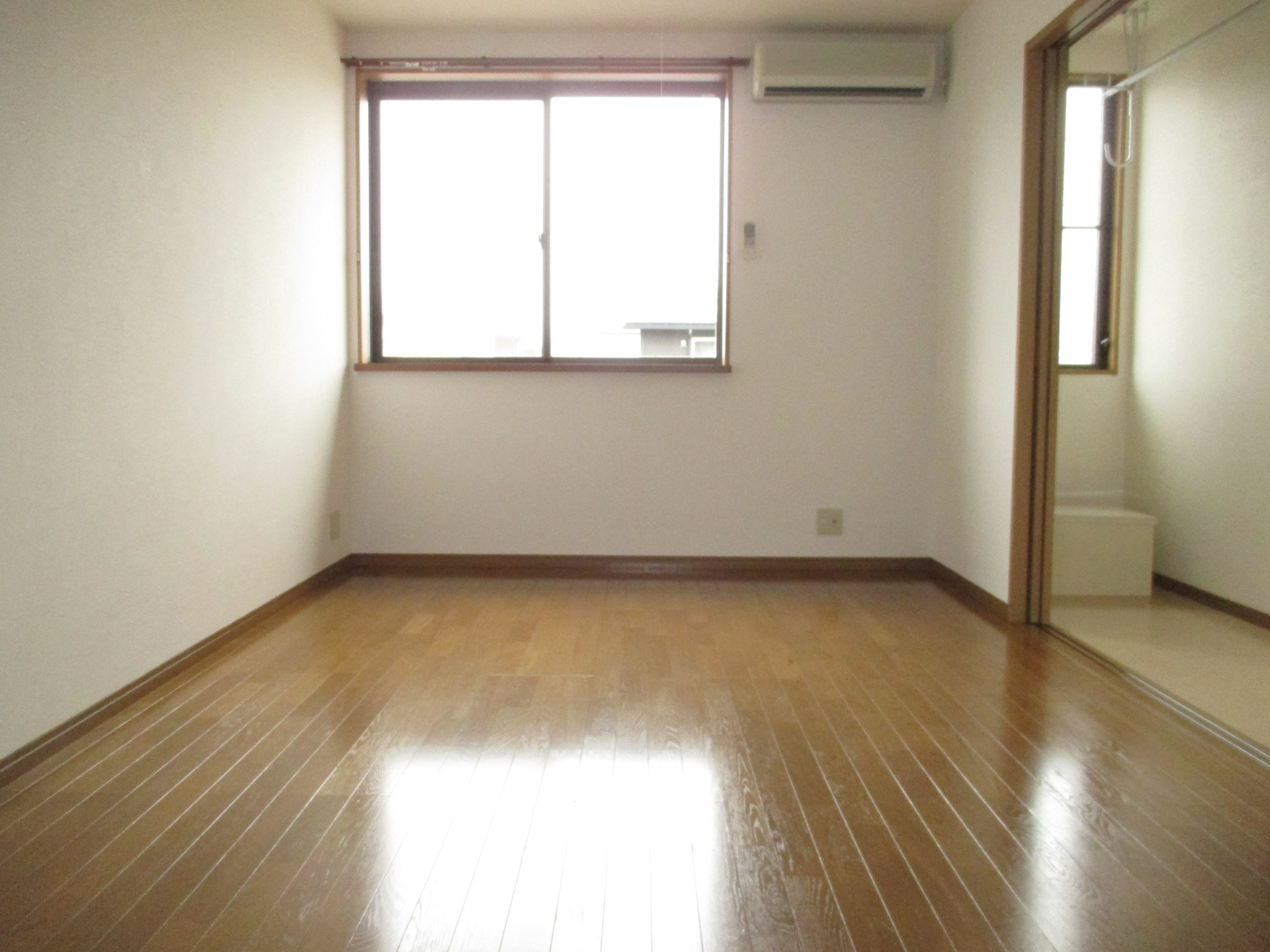 居室・リビング　室内画像は全て同一物件の別部屋です。