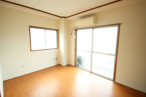 居室・リビング　※別号室の写真です