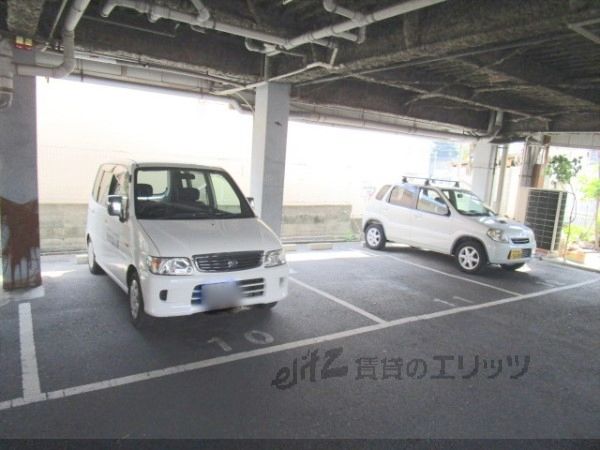 駐車場　駐車場