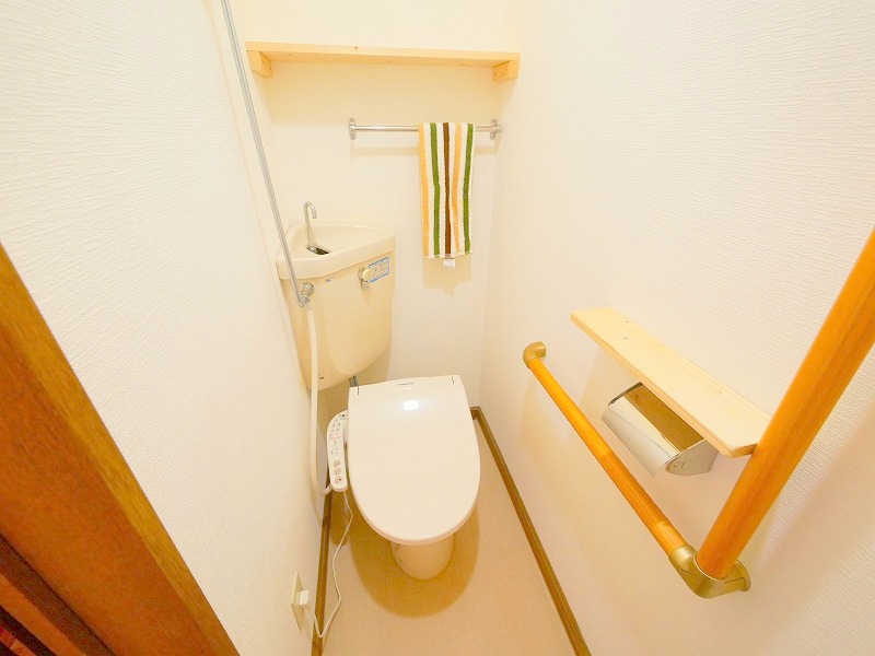 トイレ　あったらうれしいウォシュレット付き♪