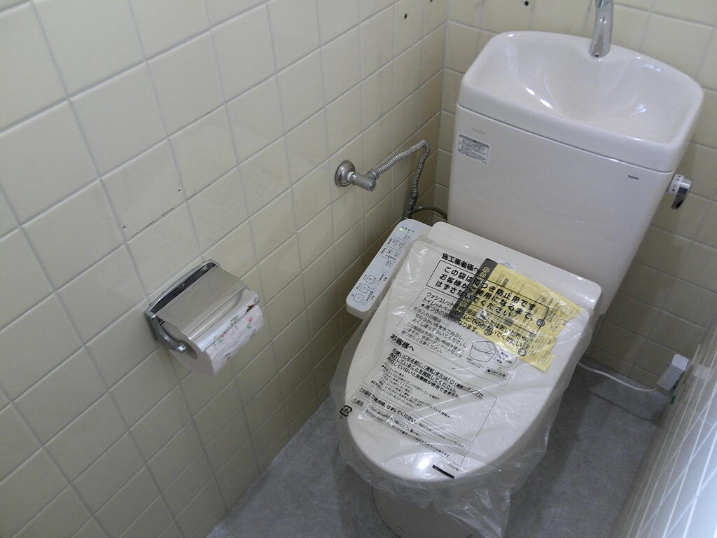 近鉄生駒線 一分駅 徒歩4分 2階建 築49年のトイレ写真