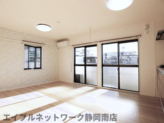 グランメール中田の居間写真