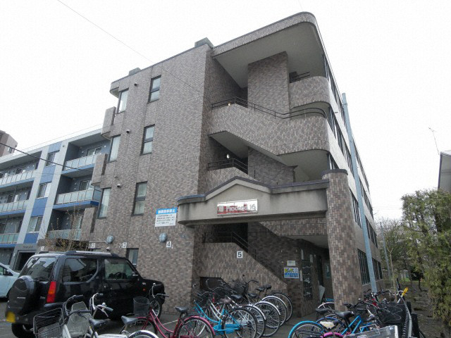 札幌市北区北十六条西のマンションの建物外観