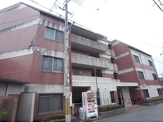 京都市伏見区深草野手町のマンションの建物外観