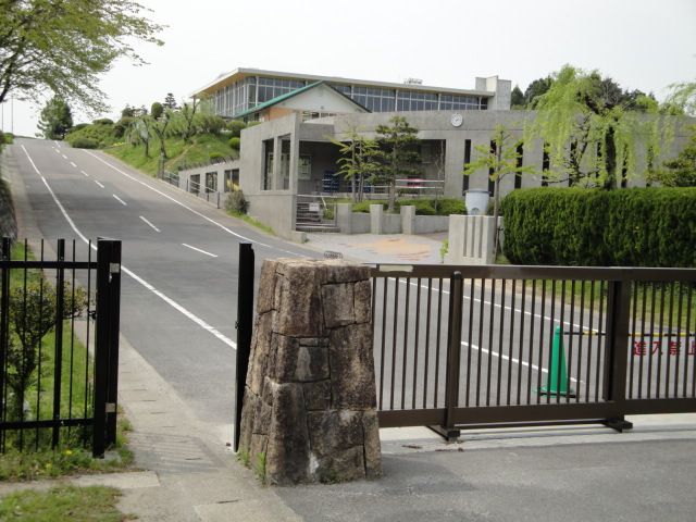 【ライオンズマンションの小学校】