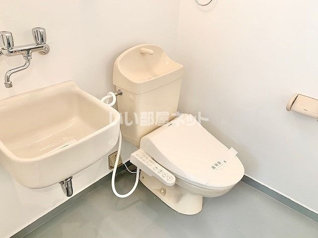 【神戸市中央区北野町のアパートのトイレ】