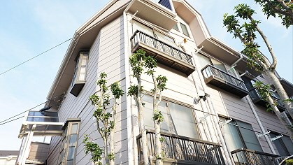 世田谷区給田のアパートの建物外観