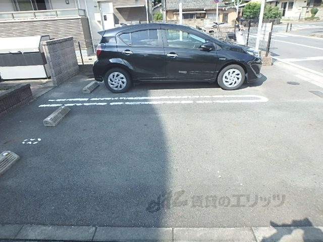 【宇治市広野町のマンションの駐車場】