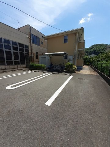 【福山市水呑町のアパートの駐車場】