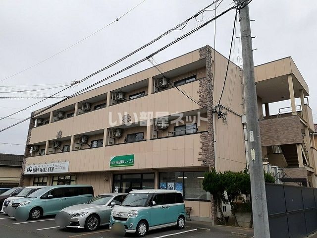 豊川市小坂井町のマンションの建物外観