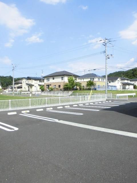 【柴田郡大河原町字山崎町のアパートの駐車場】