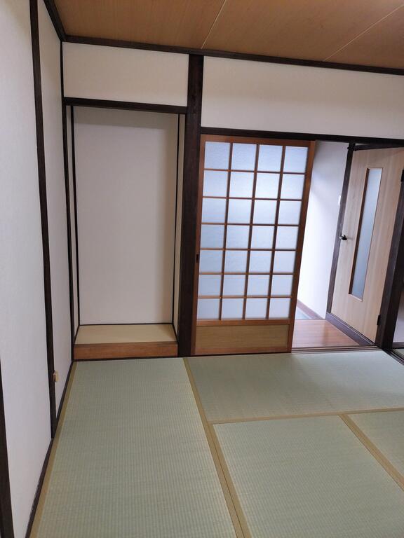 上之島町南 貸家の居間写真
