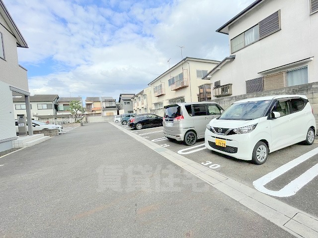 【リビングタウン瀬田A棟の駐車場】