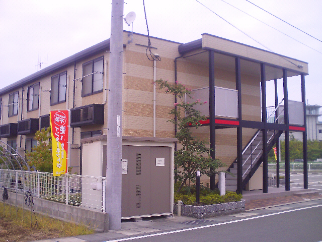 レオパレスベイサージュ東若宮の建物外観