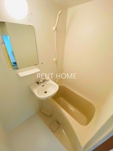 バス・シャワールーム　バスルームです。