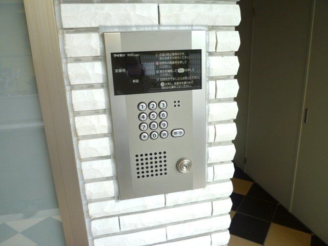 セキュリティ　オートロック付で防犯も安心です。