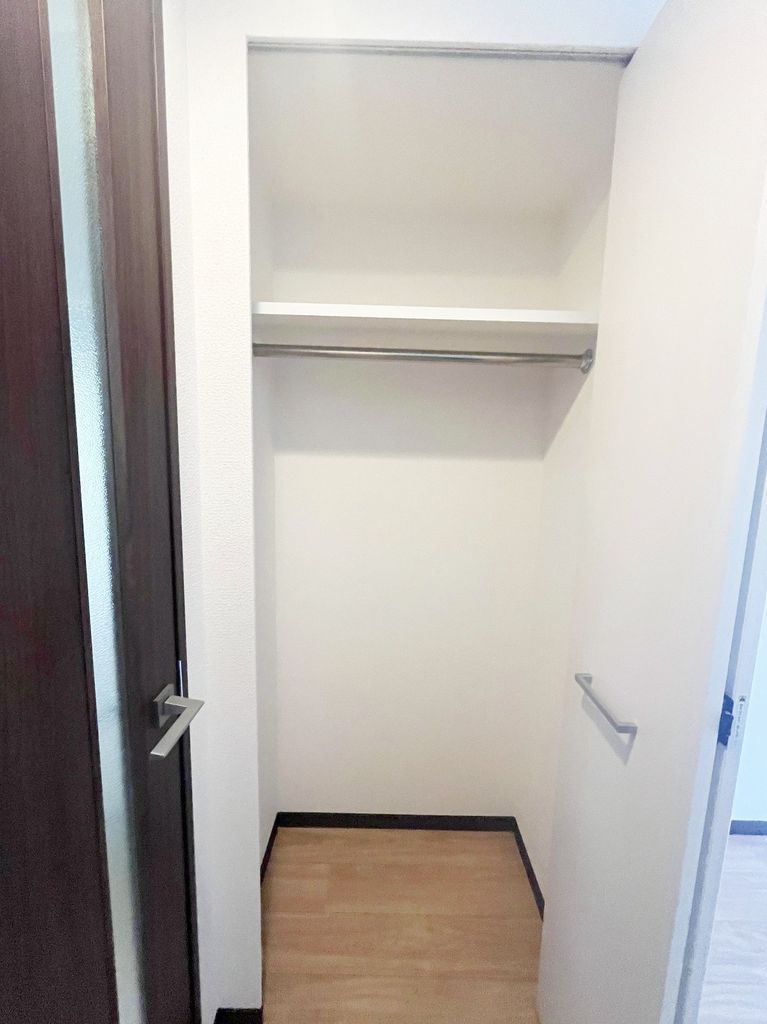 収納　洋室にクローゼットが付いています。