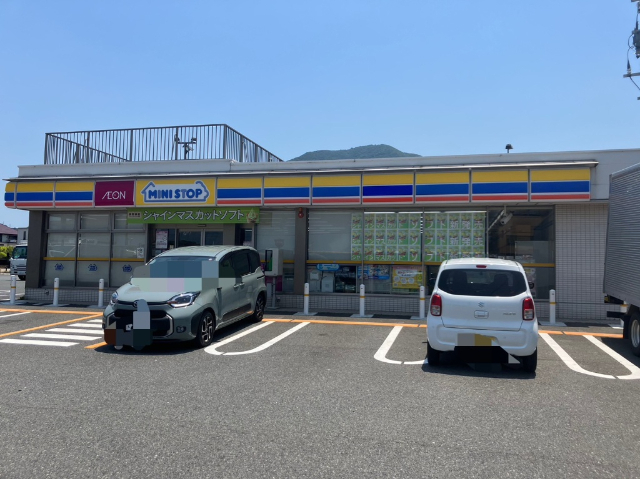 【ＭＤＩ　Ｖｉｓｔａ　ｍａｒｅ門司駅前のコンビニ】