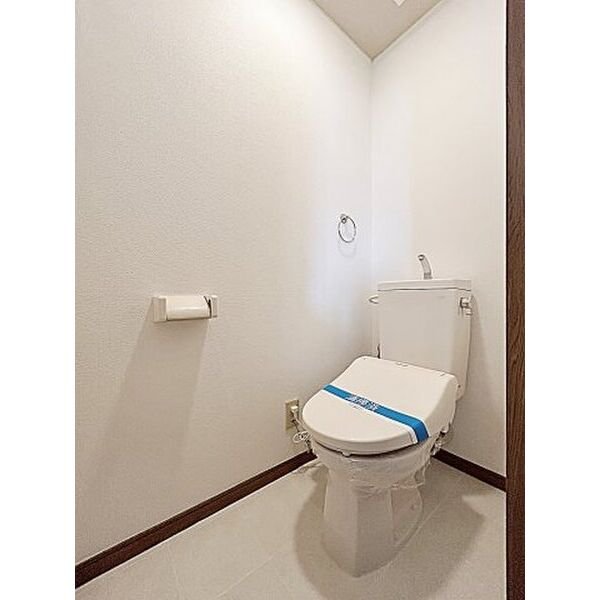 トイレ　清潔感のあるお手洗いです。