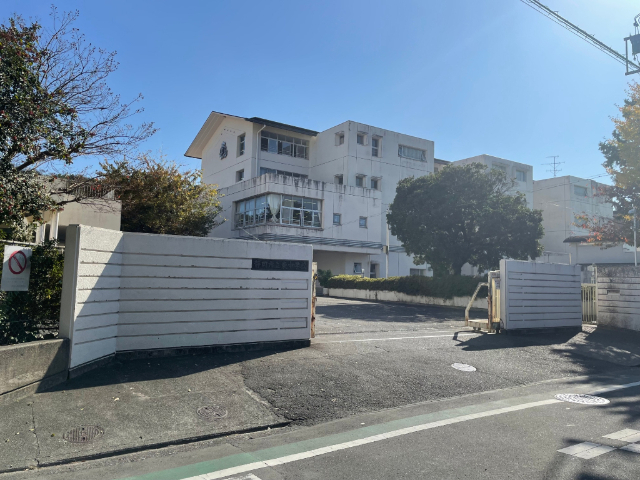 中学校　静岡市立東中学校（中学校）まで2201m