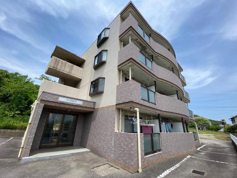 高松市岡本町のマンションの建物外観