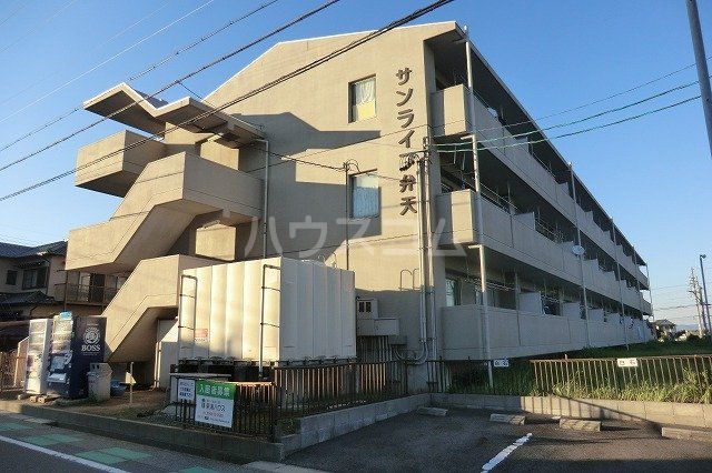 安城市弁天町のマンションの建物外観