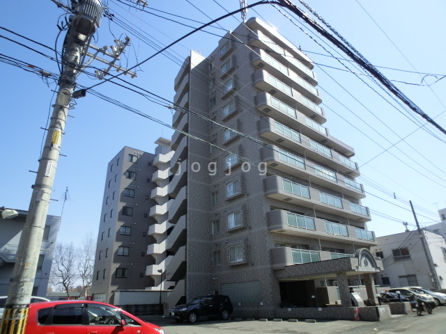 札幌市白石区南郷通のマンションの建物外観