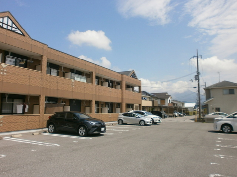 【長浜市大辰巳町のアパートの駐車場】