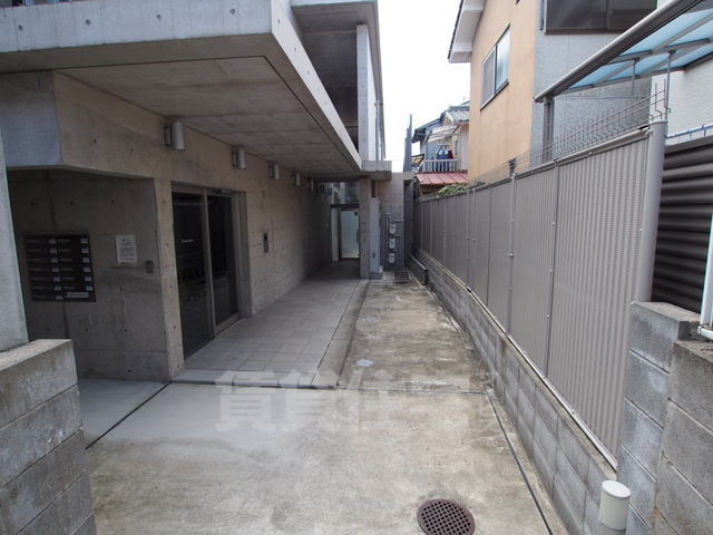 【京都市北区等持院東町のマンションのロビー】