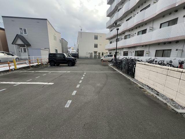 【函館市宮前町のマンションの駐車場】