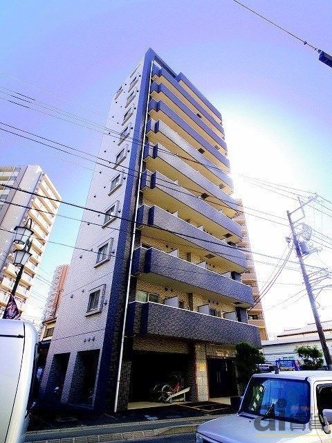 【所沢市西所沢のマンションの建物外観】