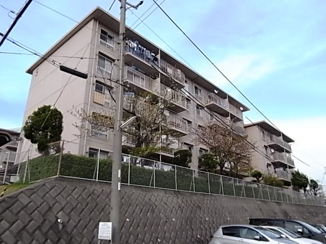 明石市大久保町高丘のマンションの建物外観